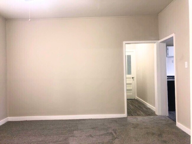 Foto del edificio - 313 S Pine St