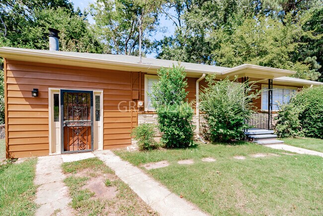 Building Photo - REDUCED! - NOW OFFERING HALF MONTH FREE OF...