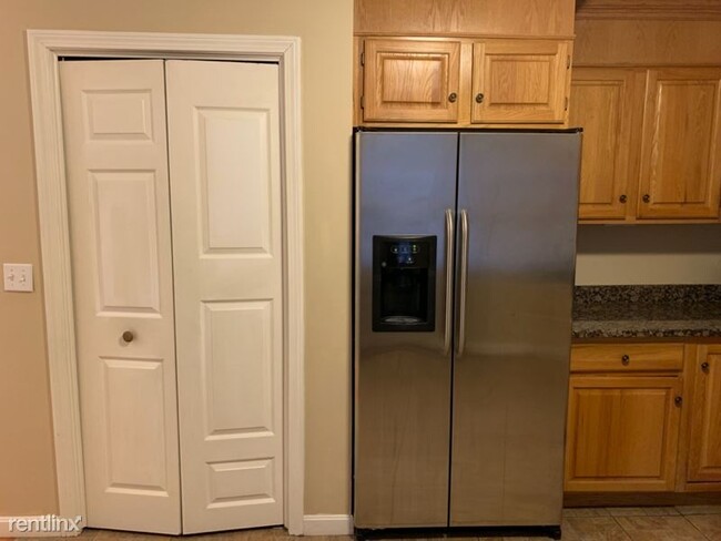 Building Photo - 2 br, 2.5 bath Condo - 11 Steeple Chase Cir