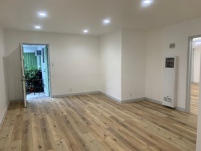 Building Photo - BEAUTIFUL REMODELED 2 BEDROOM 1 BATH IN SH...