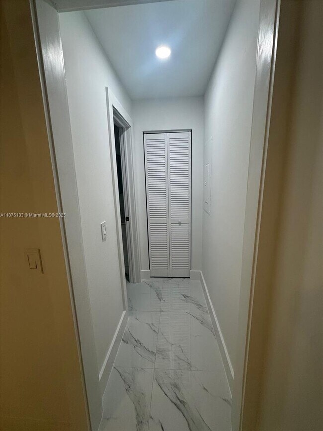 Foto del edificio - 9508 NW 26th St