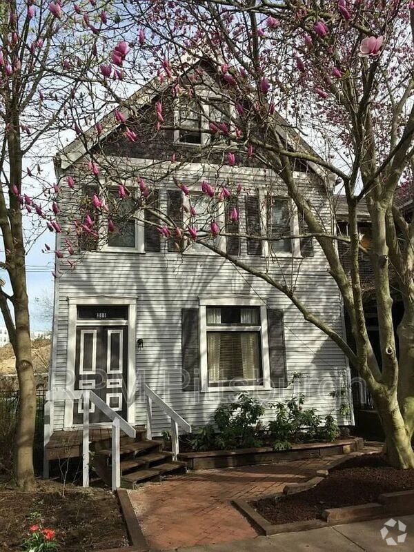 Building Photo - 311 Denniston St