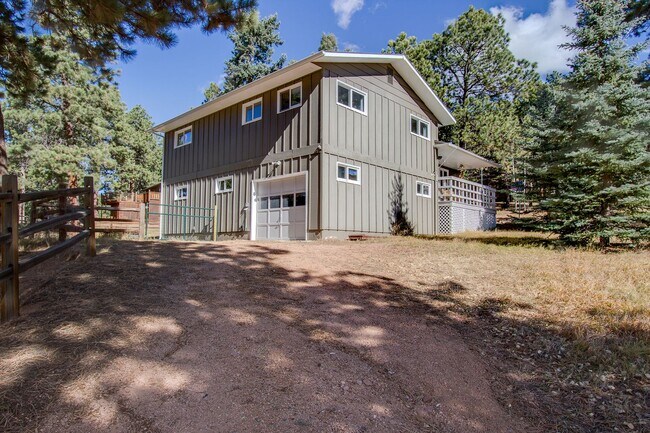 Foto del edificio - Peaceful 5 bdrm Mountain retreat in Woodla...