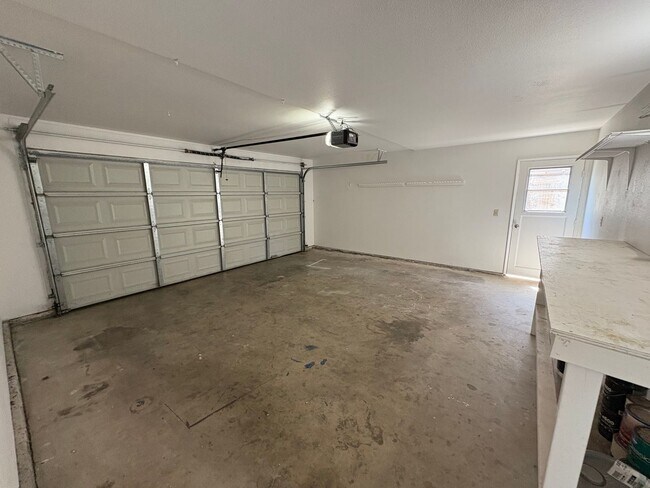 Foto del edificio - SW Visalia Home Available Now!