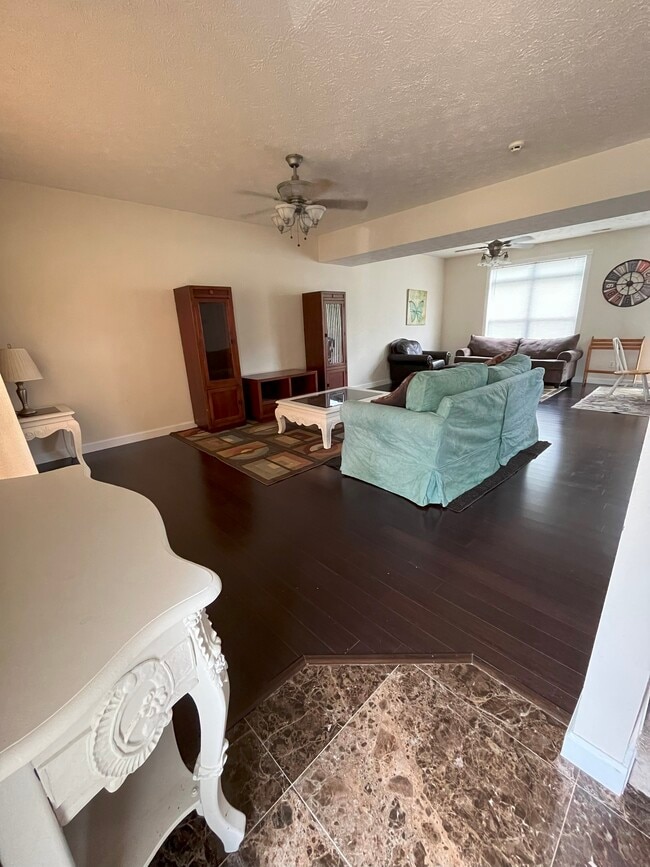 Living room - 2148 Cumulus Ct