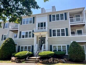 Building Photo - 700 Brookside Dr