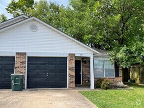 Building Photo - 693-695 W Beck Dr