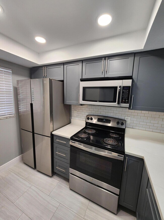 Foto del edificio - 2982 Sir Hamilton Cir