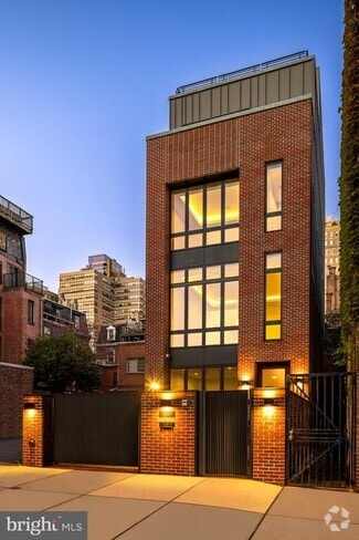 Building Photo - 1727 Delancey Pl