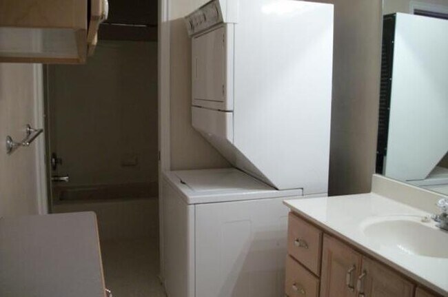 Bathroom &amp; Laundry - 728 S 250 W