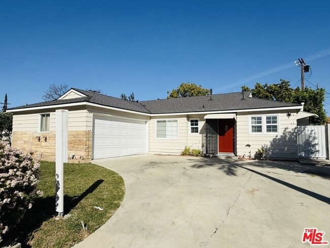 Building Photo - 17965 Cantara St