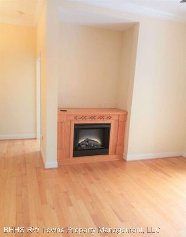 Building Photo - 3 br, 2 bath House - 5215 Center Street #105