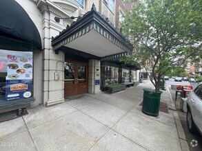 Building Photo - 200 Broadway