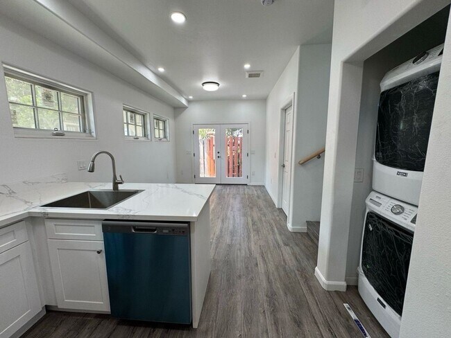 Foto del edificio - 931 W 23rd St