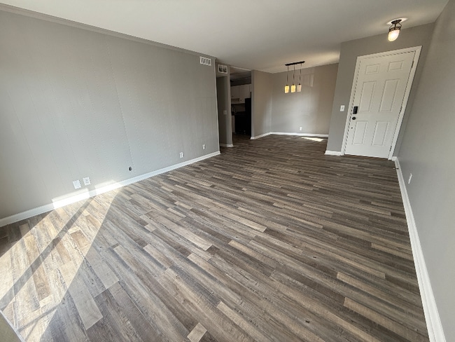 Foto del edificio - 555 N Dupont Ave