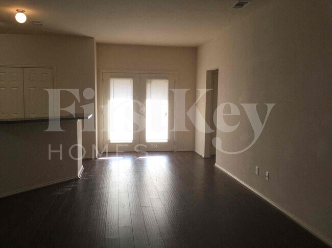 Building Photo - 611 Hilton Dr