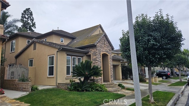 Building Photo - 2566 Pearblossom St