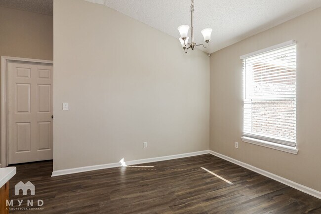 Foto del edificio - 2558 Glenfield Dr