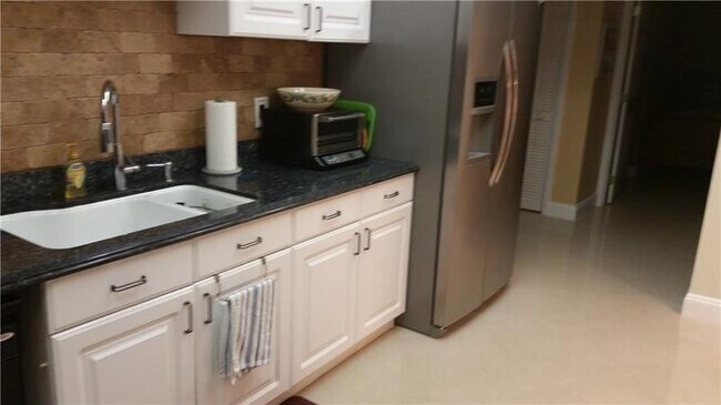 Foto del edificio - 625 Oaks Dr