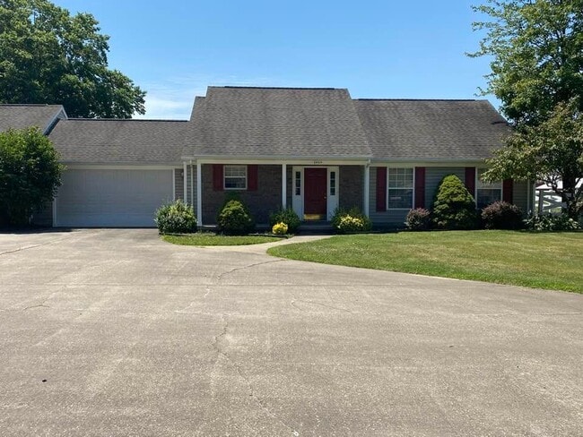 Building Photo - 2925 E Shetland Dr