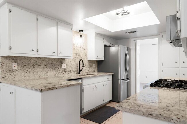 Foto del edificio - 2624 Barton Hills Dr