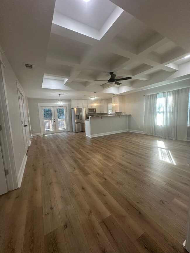 Building Photo - 3 Bedroom with extra Office Space AVAILABLE NOW!