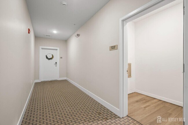 Foto del edificio - 723 Lorhan Dr