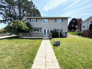 Building Photo - 189 Valley View Cres