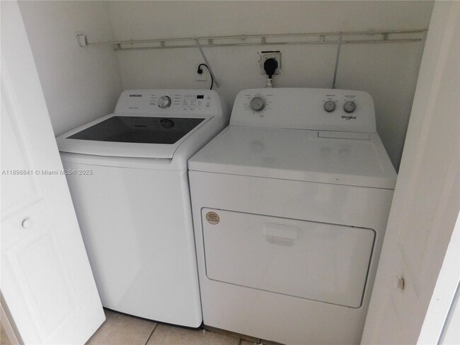 Foto del edificio - 2461 W 76th St