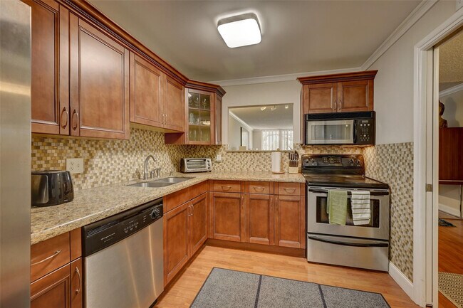 Building Photo - 823 Cypress Blvd