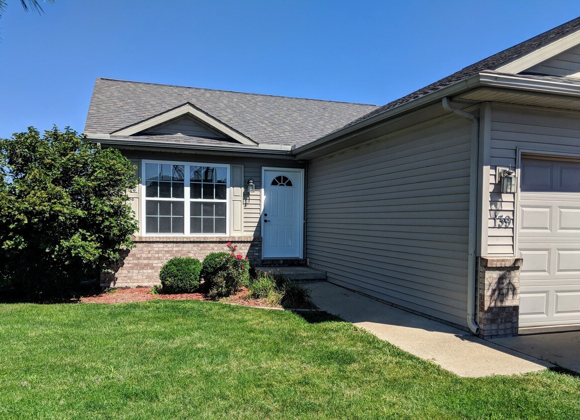 138 Hampton Way, Morton, IL 61550 House Rental in Morton, IL