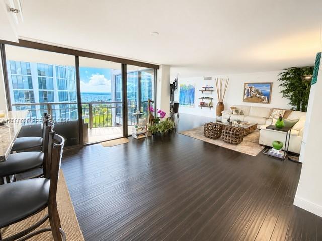 Foto del edificio - 2843 S Bayshore Dr