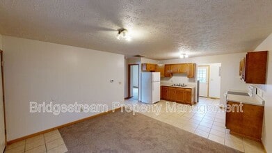 Building Photo - 214 Woodsview Dr