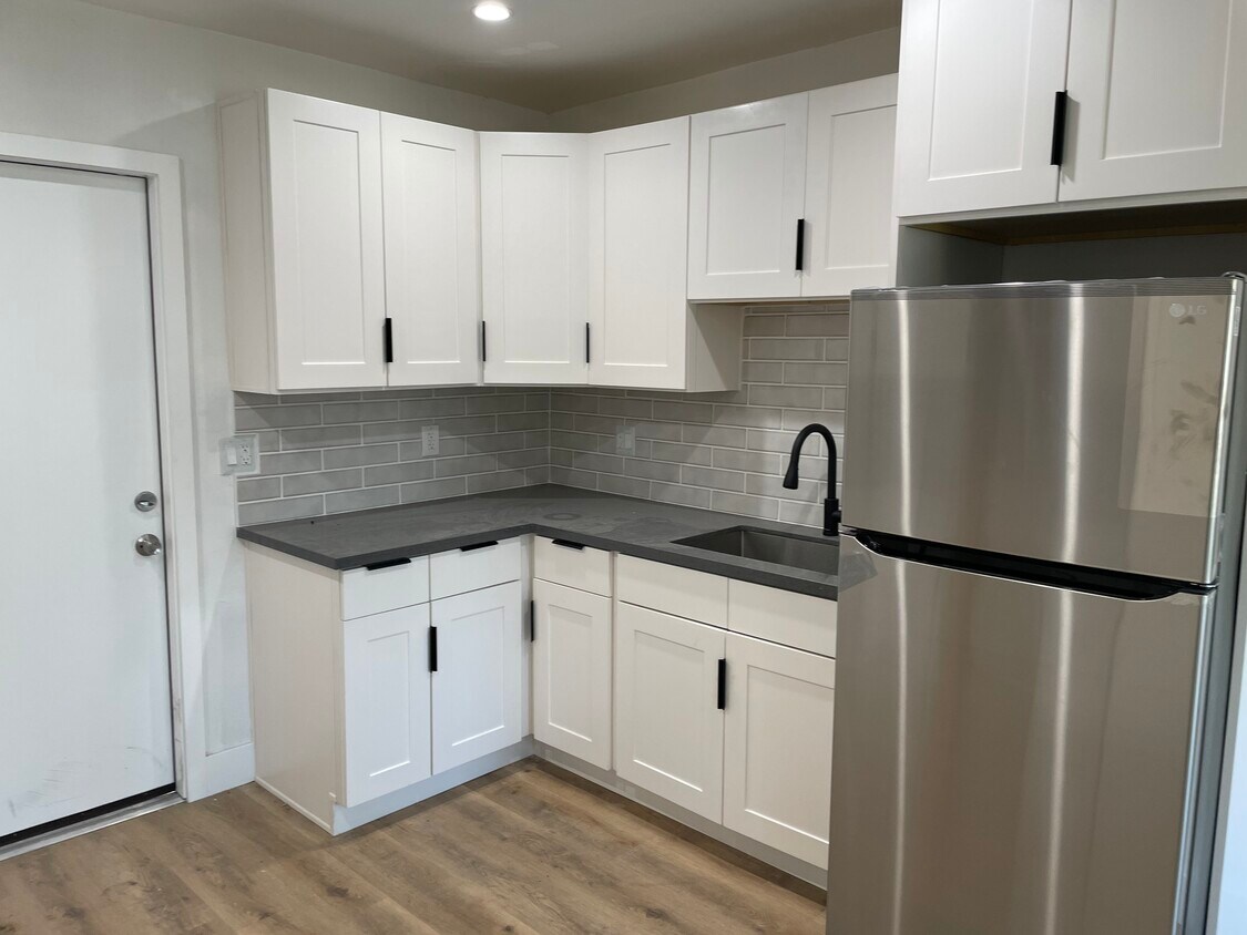 Foto principal - 6858 Ira Ave