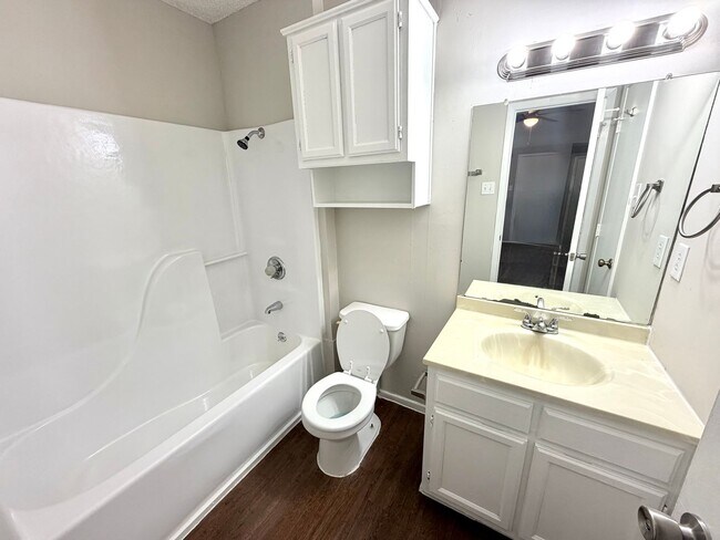Foto del edificio - 2709 Clemson Cir