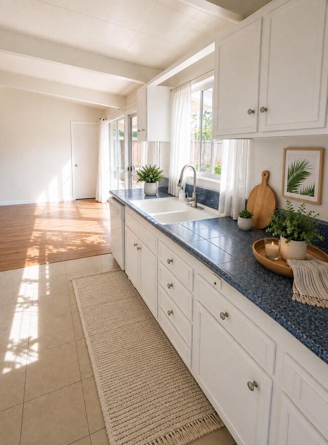 Foto del edificio - Charming 3 BD / 2 BA Home with Ample Natural Light and Spacious Backyard!