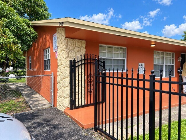 Foto del edificio - 5200 NW 17th Ct