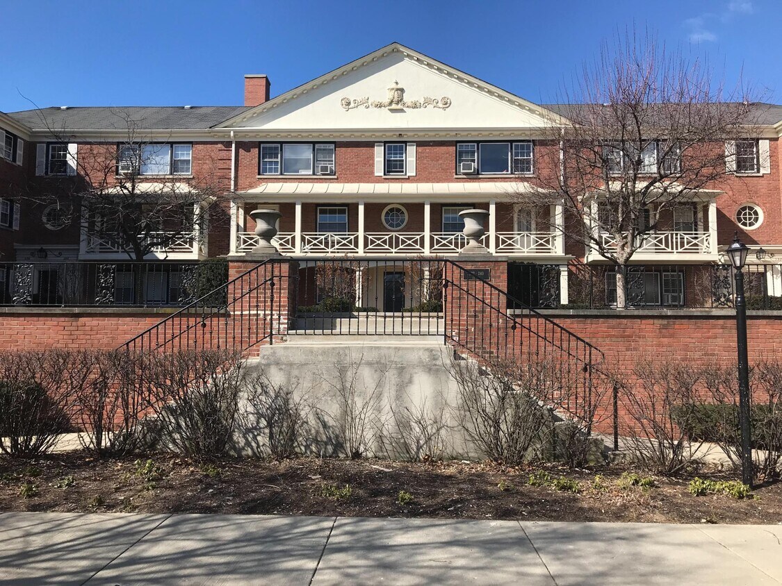 Primary Photo - 222 Asbury Ave