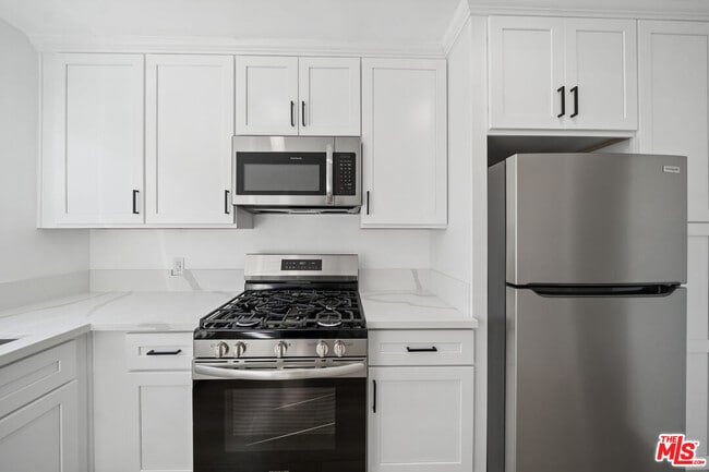 Building Photo - 252 S New Hampshire Ave