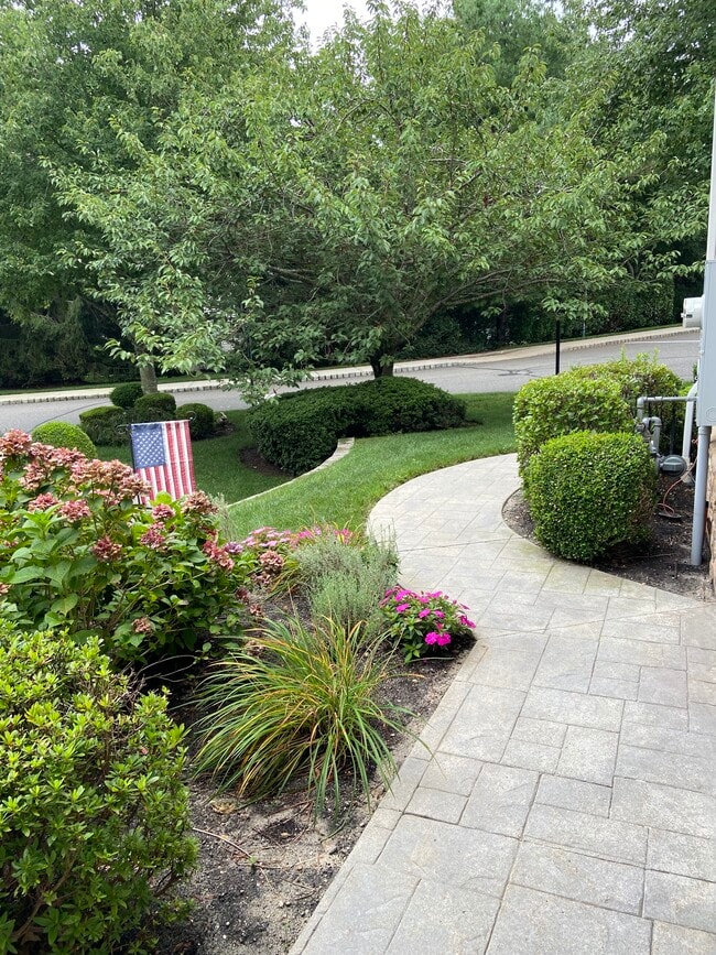Well manicured community - 228 Sonata Ct