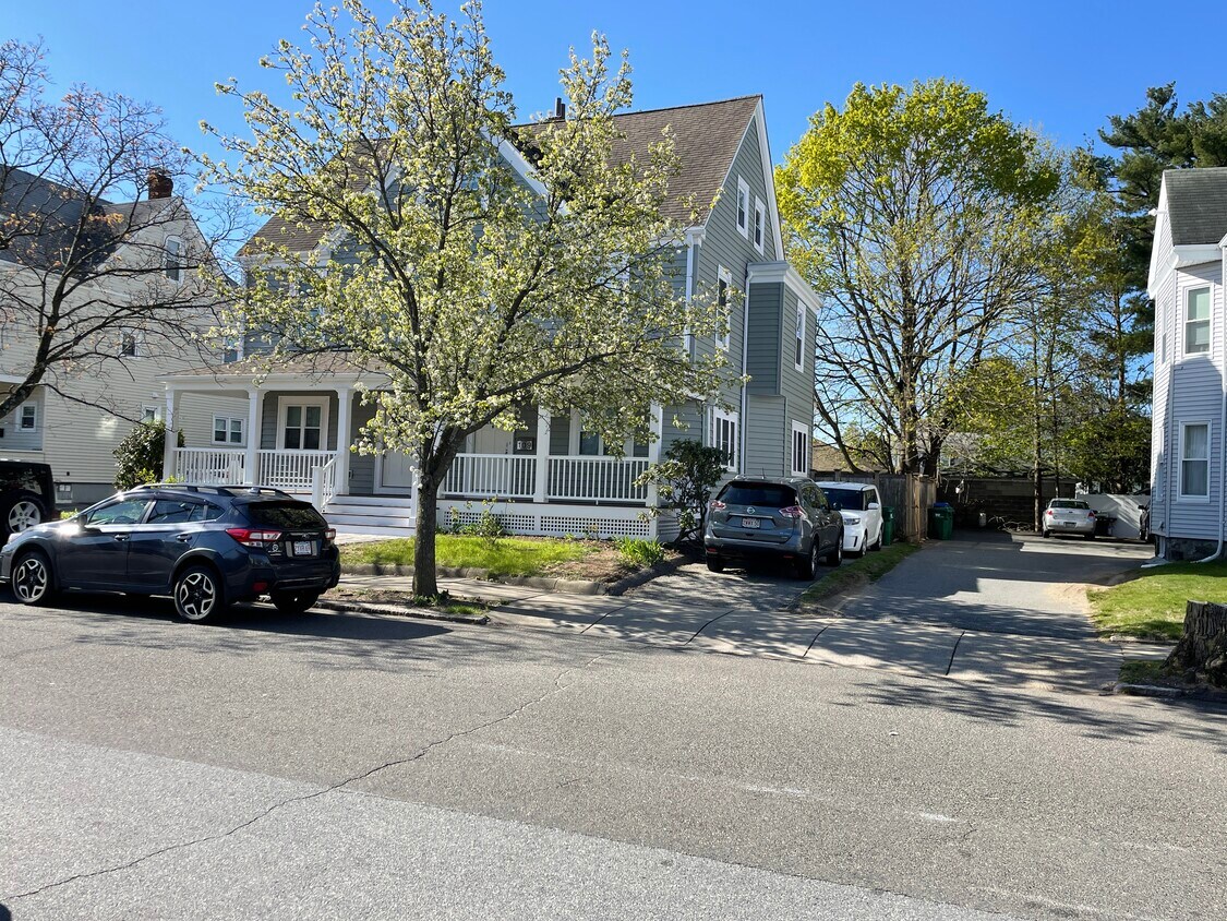 Primary Photo - 109 Magoun Ave