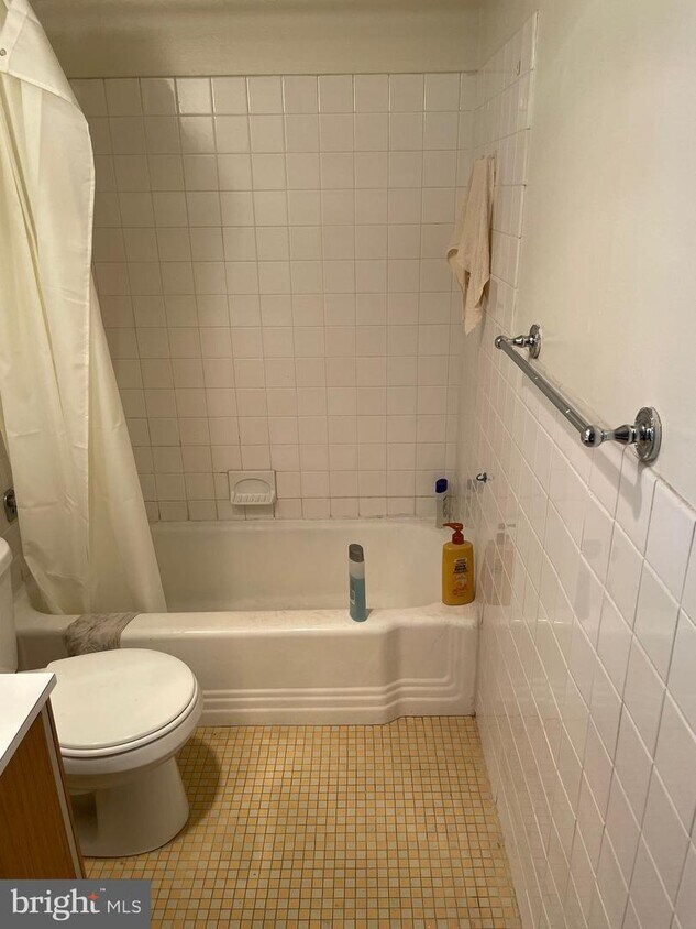 224 W Rittenhouse Square Unit 1915B, Philadelphia, PA 19103 Apartment