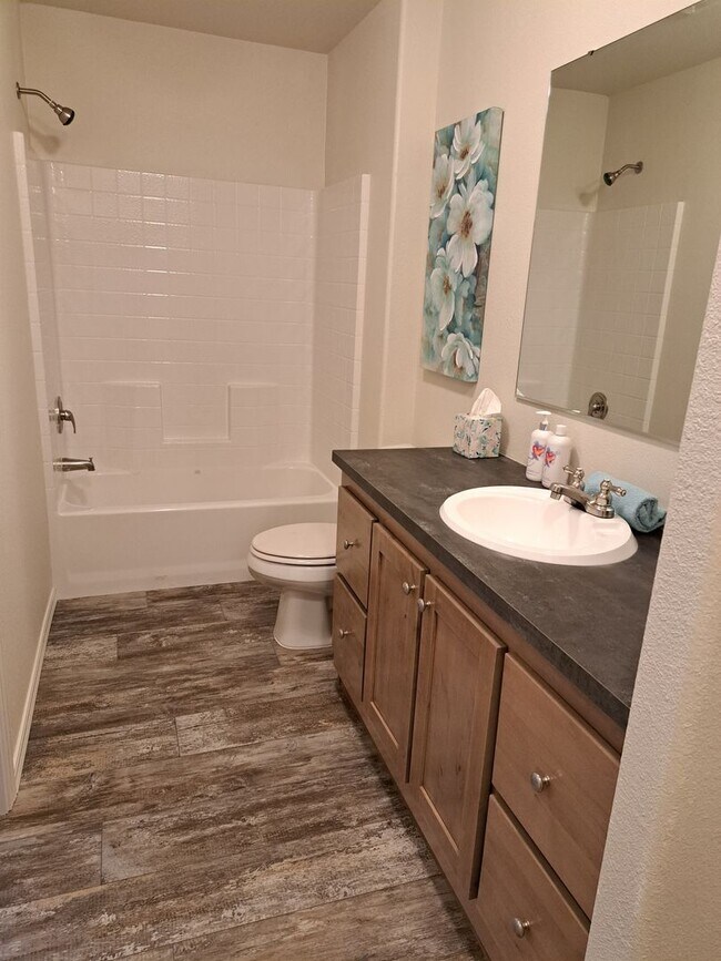 Foto del edificio - Updated Three Bedroom Home