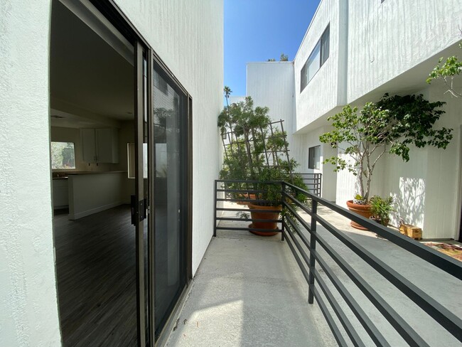 Foto del edificio - 2500 Abbot Kinney Blvd