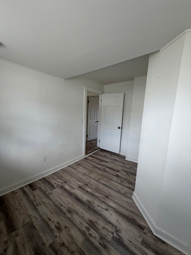 Foto del edificio - 165 W Main St