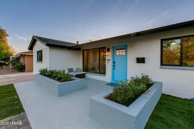 Foto del edificio - 2246 N 82nd St