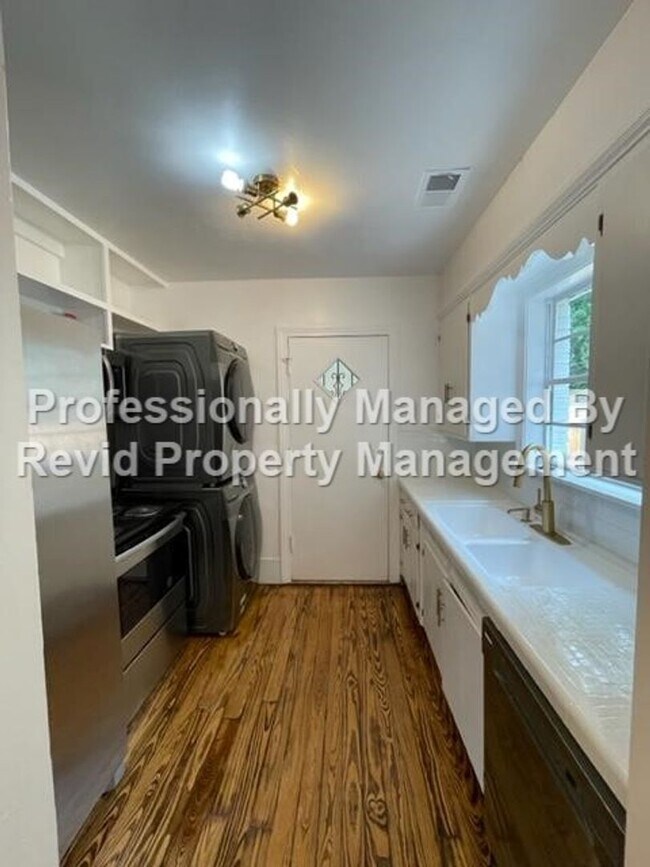 Photo - Beautiful 2 Bed 1 Bath near U of M! Apartment