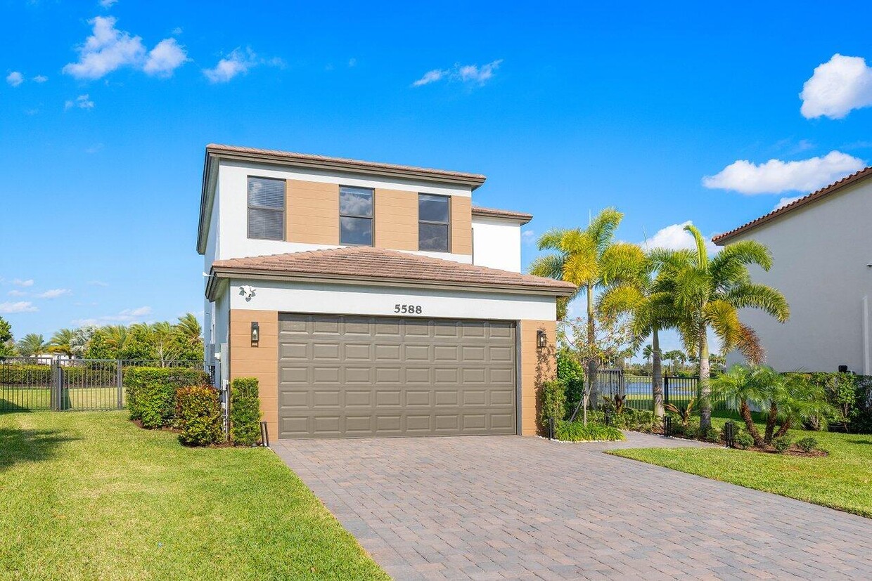 Foto principal - 5588 Quiet Lake Pl