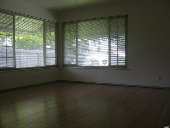 Building Photo - 274 Lofas Pl