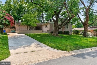 Building Photo - 6216 Goodview St